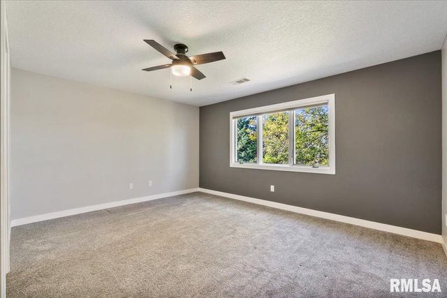 354 COUNTRY CLUB Court, Eldridge, IA 52748