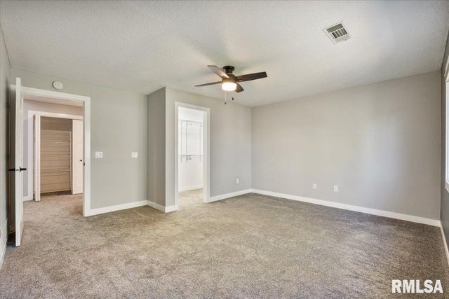 354 COUNTRY CLUB Court, Eldridge, IA 52748