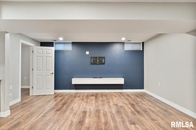 354 COUNTRY CLUB Court, Eldridge, IA 52748