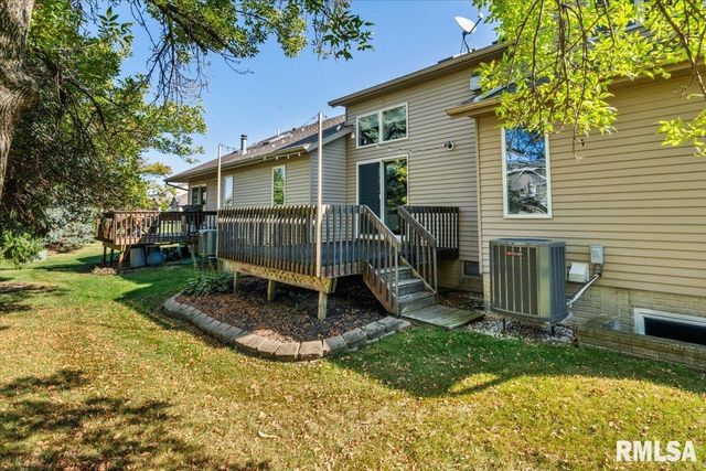 354 COUNTRY CLUB Court, Eldridge, IA 52748