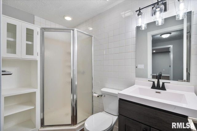 354 COUNTRY CLUB Court, Eldridge, IA 52748