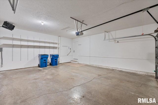 354 COUNTRY CLUB Court, Eldridge, IA 52748