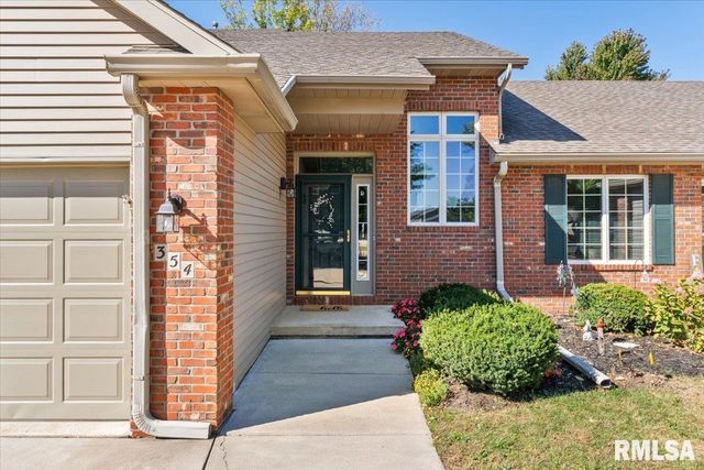 354 COUNTRY CLUB Court, Eldridge, IA 52748