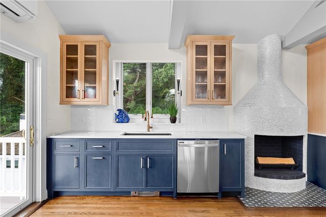 1 Harbor View Drive, Newport, RI 02840