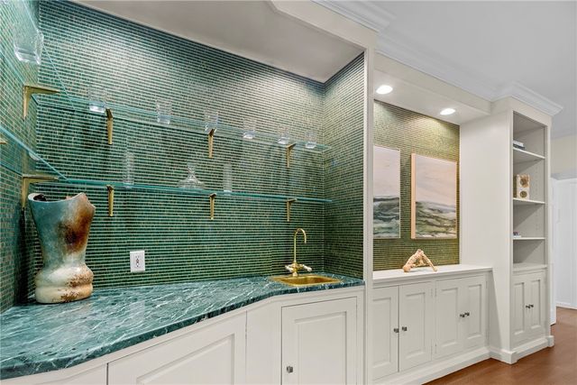 1 Harbor View Drive, Newport, RI 02840