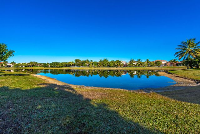 102 Ibisca Terrace, Royal Palm Beach, FL 33411