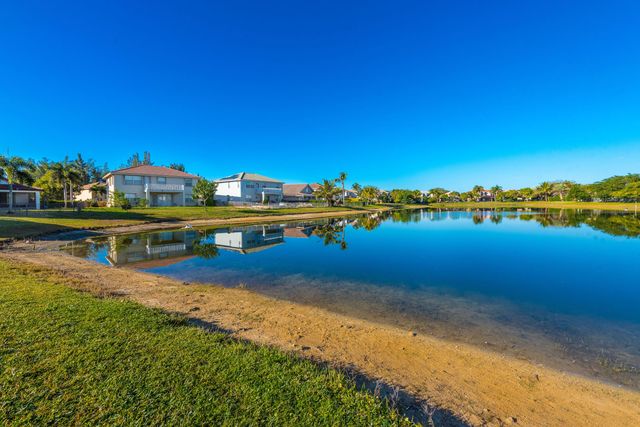 102 Ibisca Terrace, Royal Palm Beach, FL 33411