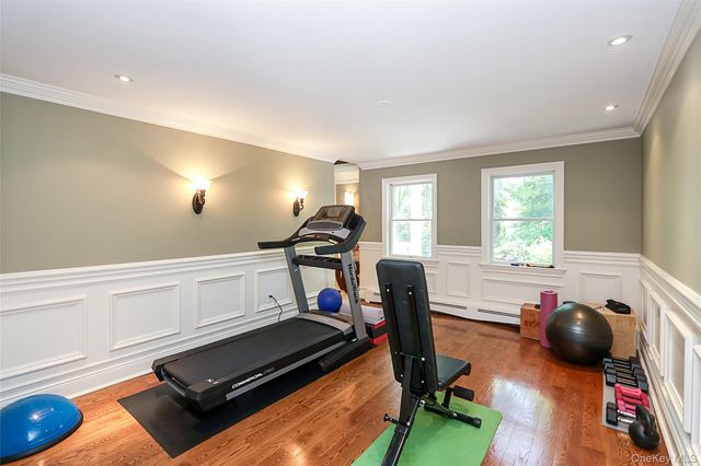 21 Hildreth Avenue, Huntington, NY 11743