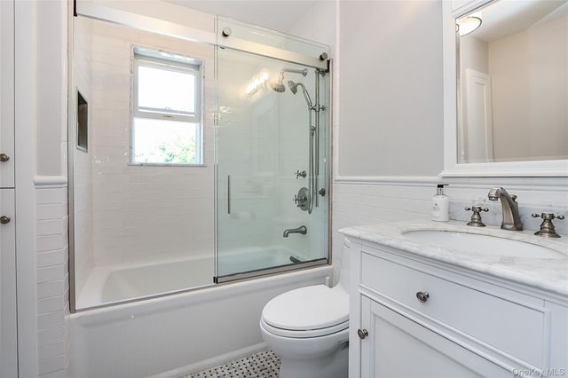 21 Hildreth Avenue, Huntington, NY 11743