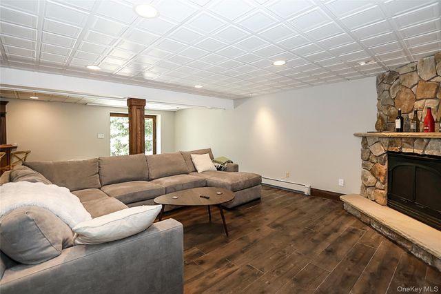 21 Hildreth Avenue, Huntington, NY 11743