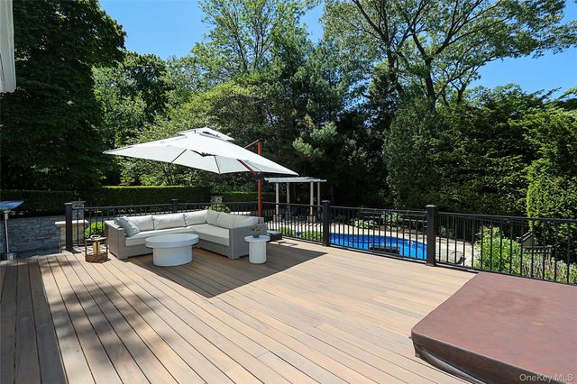 21 Hildreth Avenue, Huntington, NY 11743