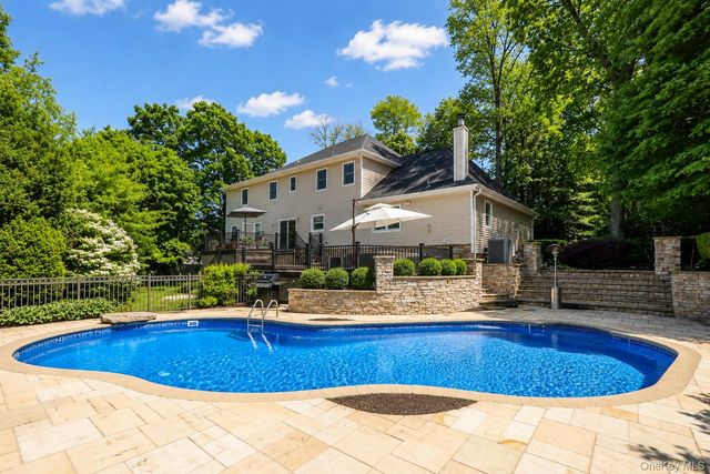21 Hildreth Avenue, Huntington, NY 11743