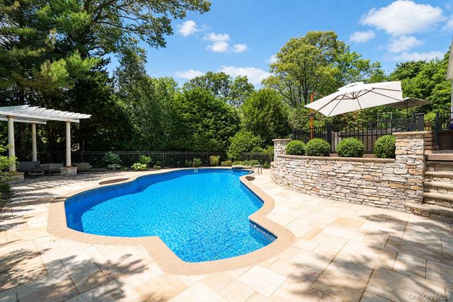 21 Hildreth Avenue, Huntington, NY 11743