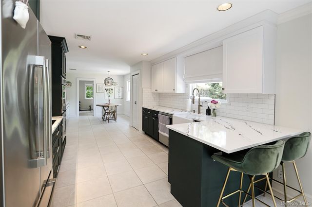 21 Hildreth Avenue, Huntington, NY 11743