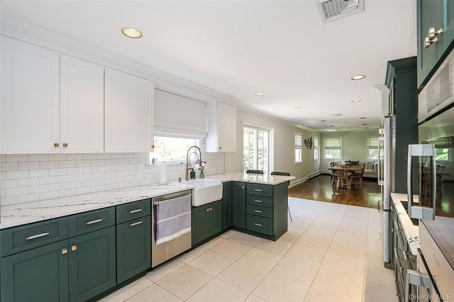 21 Hildreth Avenue, Huntington, NY 11743