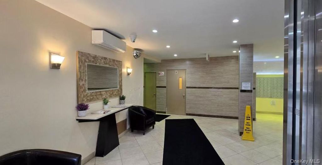 99-05 63rd Drive 14X, Rego Park, NY 11374 — photo 2