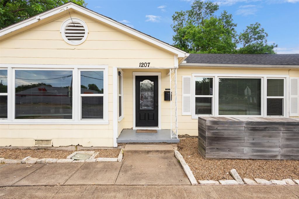 1207 S Washington Street, Kaufman, TX 75142