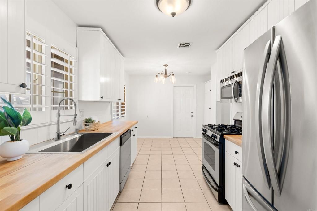 Image 7 of property listing at 2026 Paddy Place, Escondido, CA 92027