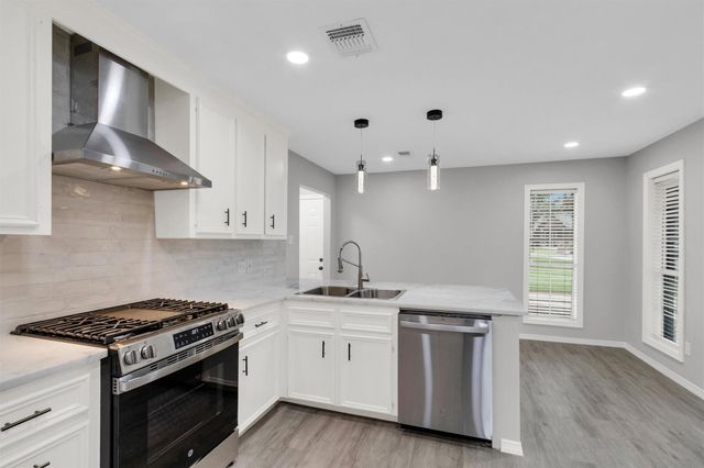 5246 Lakeshore Drive, Willis, TX 77318