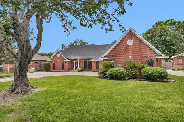 5246 Lakeshore Drive, Willis, TX 77318