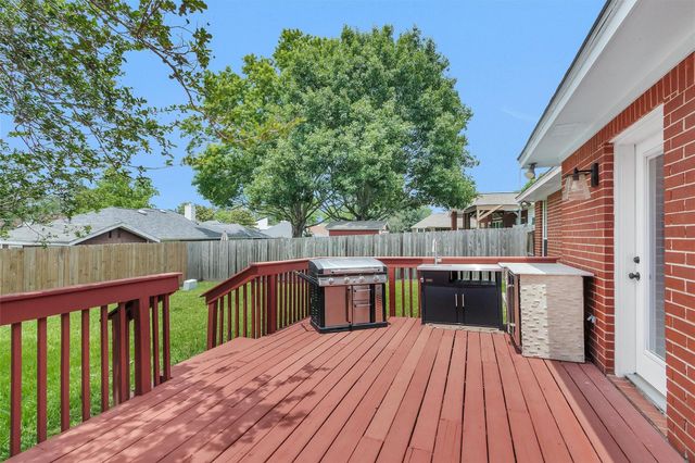 5246 Lakeshore Drive, Willis, TX 77318