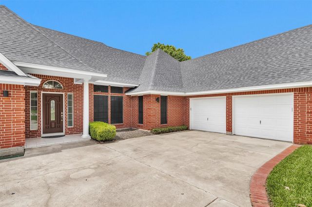 5246 Lakeshore Drive, Willis, TX 77318