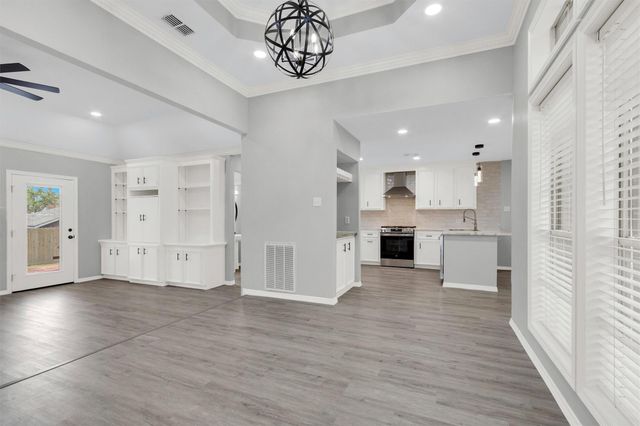 5246 Lakeshore Drive, Willis, TX 77318