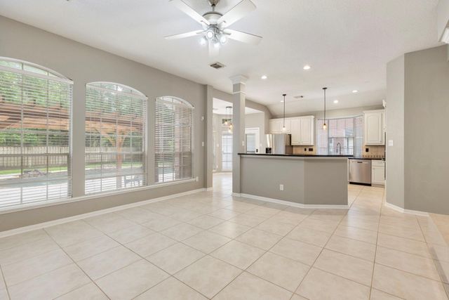 27 Stargazer Place, The Woodlands, TX 77381