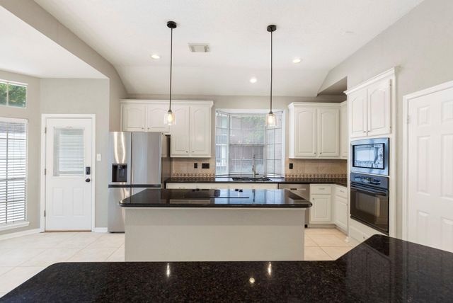 27 Stargazer Place, The Woodlands, TX 77381