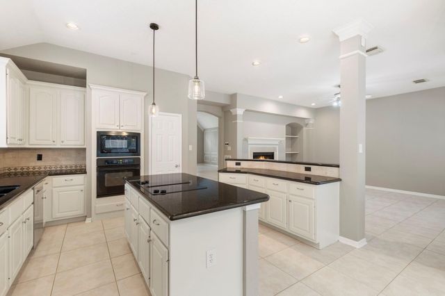 27 Stargazer Place, The Woodlands, TX 77381