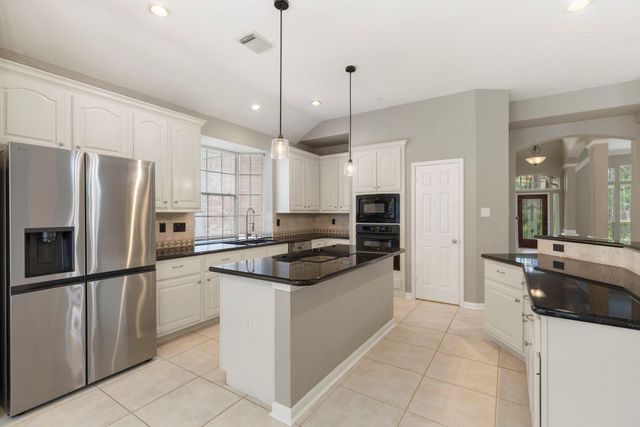 27 Stargazer Place, The Woodlands, TX 77381