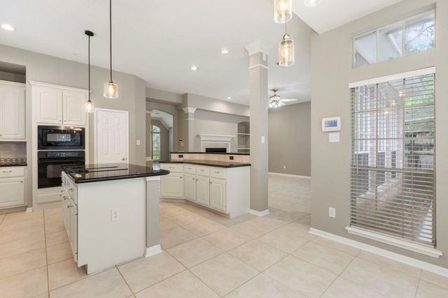 27 Stargazer Place, The Woodlands, TX 77381
