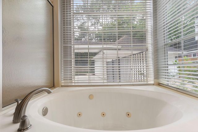 27 Stargazer Place, The Woodlands, TX 77381