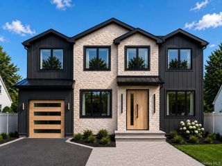 28 Choir Lane, Westbury, NY 11590
