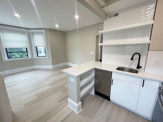 41 Edgerly Rd 37, Boston, MA 02115