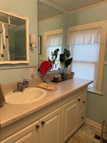 1840 N Carolina Street, Saginaw, MI 48602