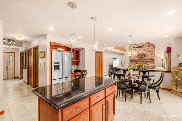 475 Prairie Knoll Drive, Naperville, IL 60565