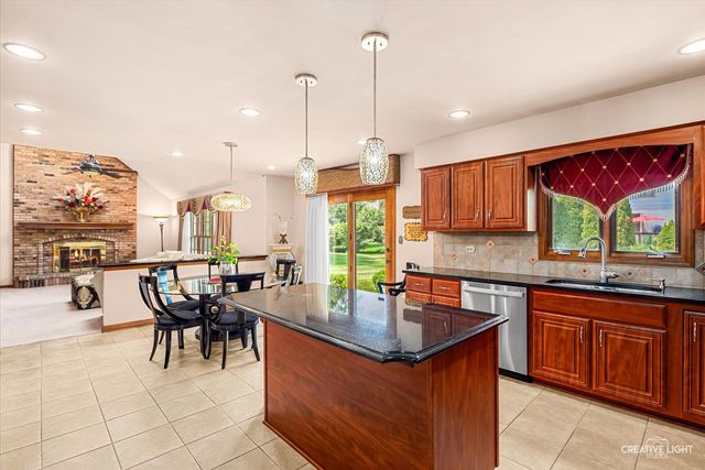 475 Prairie Knoll Drive, Naperville, IL 60565