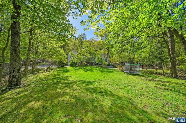639 Pawnee Lane, Franklin Lakes, NJ 07417