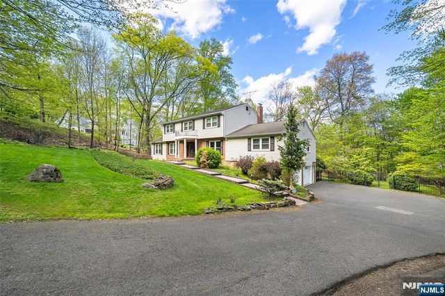 639 Pawnee Lane, Franklin Lakes, NJ 07417