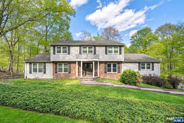 639 Pawnee Lane, Franklin Lakes, NJ 07417