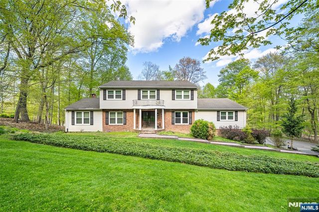 639 Pawnee Lane, Franklin Lakes, NJ 07417