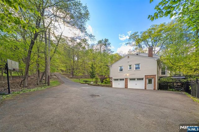 639 Pawnee Lane, Franklin Lakes, NJ 07417