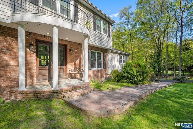 639 Pawnee Lane, Franklin Lakes, NJ 07417