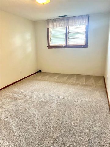 1505 Safari Drive, St Joseph, MO 64506