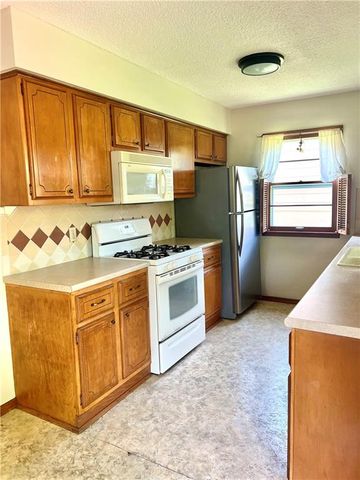 1505 Safari Drive, St Joseph, MO 64506