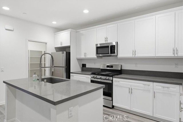 1207 Garnet Court, Colton, CA 92324