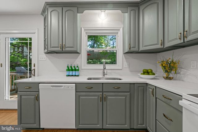 1956 GARDENIA ST, Sykesville, MD 21784