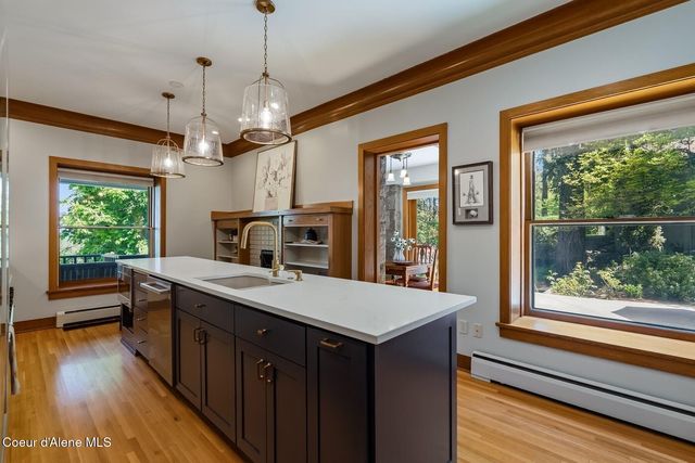 1122 E 20th Ave, Spokane, WA 99203