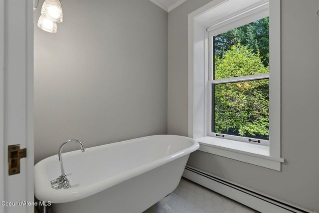 1122 E 20th Ave, Spokane, WA 99203
